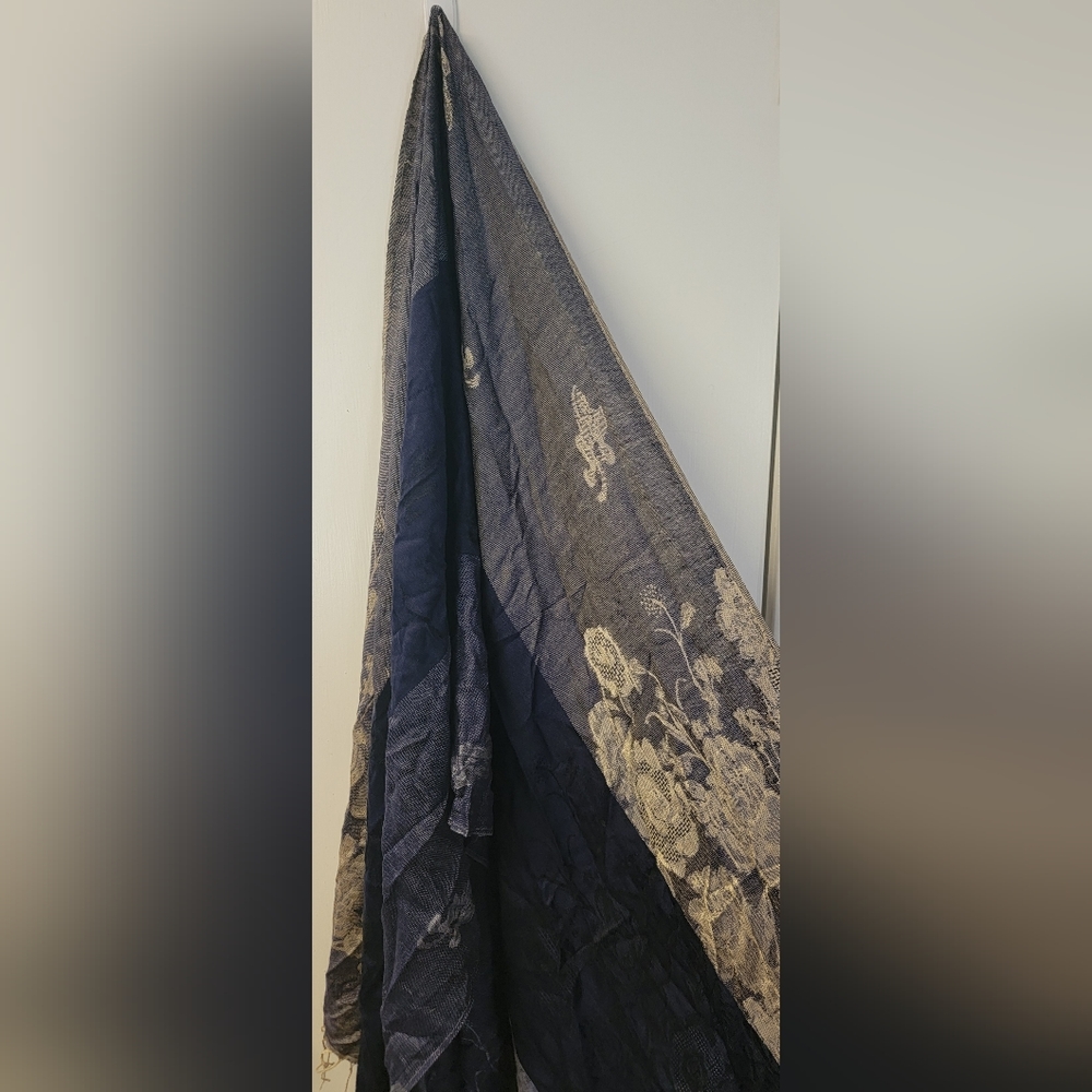 Scarf/wrap - Picture 2 of 3